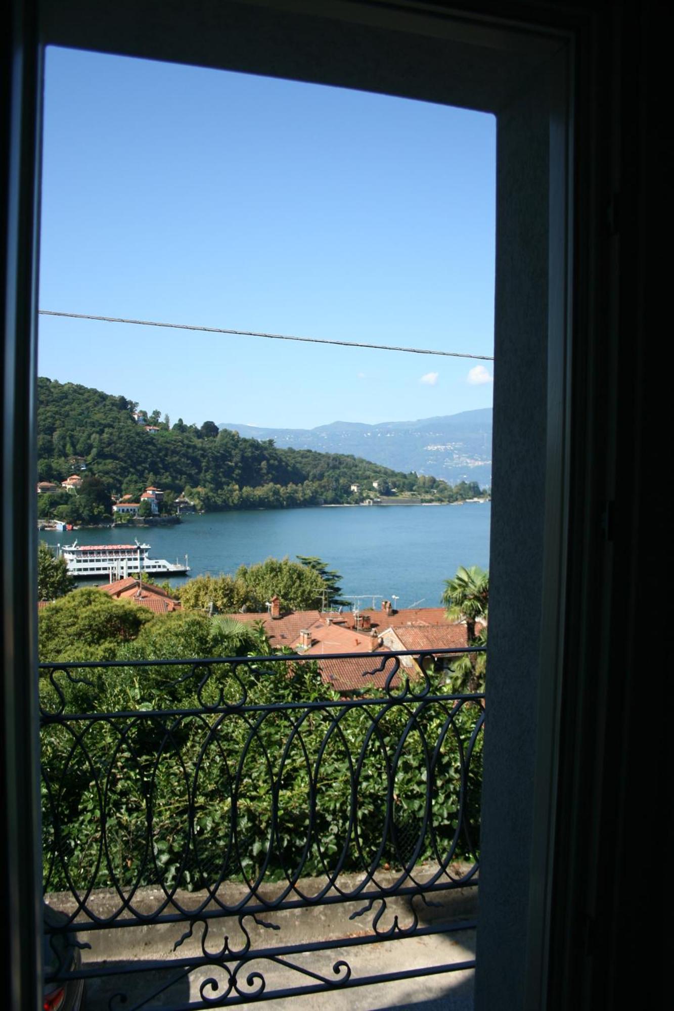 Appartamenti I Fiori Del Lago Laveno Εξωτερικό φωτογραφία